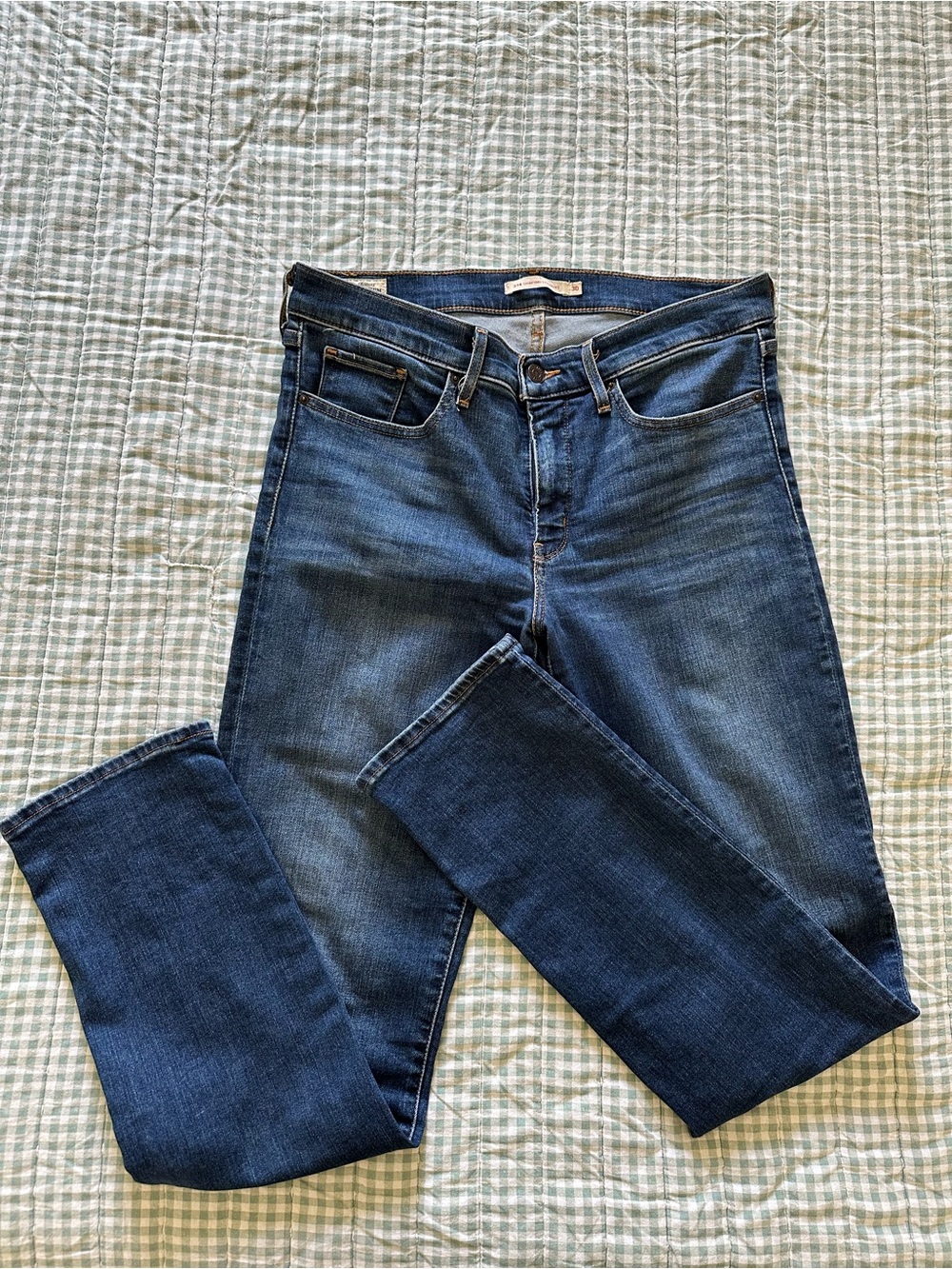Levi's Women's 314 Shaping Straight Leg Jeans in Dark Blue Wash